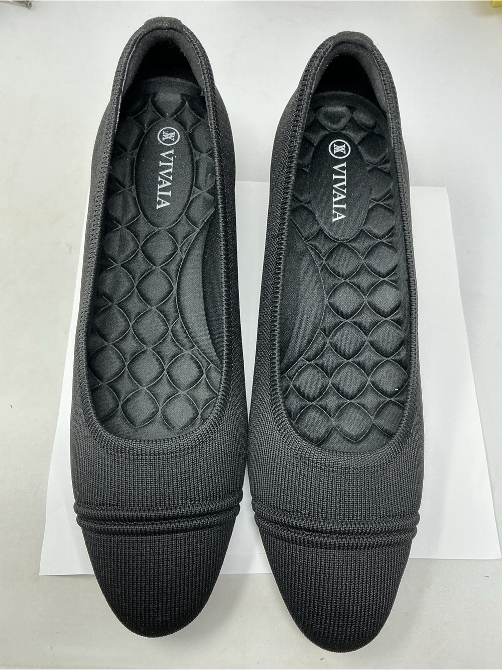 Vivaia Women's Black Knit round toe heel pumps